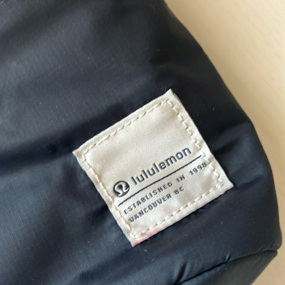 Lululemon Patch Logo Crossbody - Picture 4 of 16